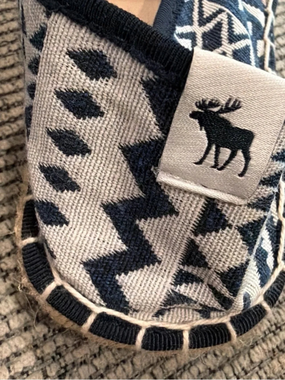 NWOT abercrombie kids Navy and White Aztec Slip-On Moccasins